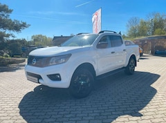 Nissan Navara NP300 N-Guard Double Cab 4x4