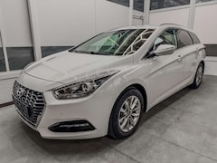 Bild des Angebotes Hyundai i40 Kombi SPACE BLUE 1.6 GDi NAVI SHZ PDC v+h 1.6 G...