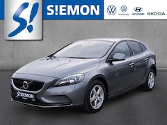 Bild des Angebotes Volvo V40 2.0 T2 Kinetic Pano RKam SHZ GRA PDCv+h Klimaauto