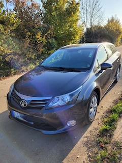 Bild des Angebotes Toyota Avensis Combi 1.8 Executive