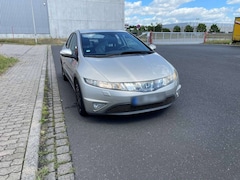 Bild des Angebotes Honda Civic Hatchback 5-Türer 1.8i-VTEC i-SHIFT + Winterräder