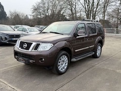 Bild des Angebotes Nissan Pathfinder 3.0 dCi LE 7 Sitzplätze