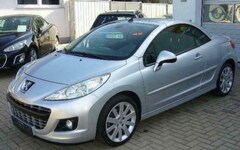Bild des Angebotes Peugeot 207 207CC Cabrio/Coupé 120 VTi Premium 16V 88kw  silb