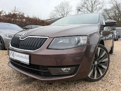 Bild des Angebotes Skoda Octavia Combi Elegance AHK*SitzHz.*Tempo*AWR