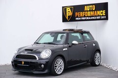Bild des Angebotes MINI Cooper S *J.C.W.-Paket~PANO~Navi~Bi-Xenon*