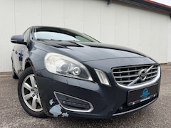 Bild des Angebotes Volvo V60 Kombi Kinetic D4 *XENON*KLIMA*SHZ*AHK*