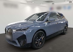 Bild des Angebotes BMW iX xDrive40 Sportpaket*Panorama*DrivAssProf*AHK