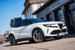 Bild des Angebotes Alfa Romeo Junior Elettrica 280 PS  Veloce Sport+Technpaket