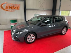 Bild des Angebotes VW Golf VIII Life 1.5 TSI *HuD*AHK*NAV*ACC*SHZ*