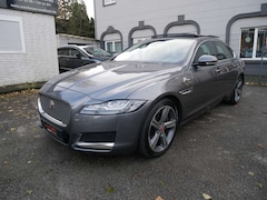 Bild des Angebotes Jaguar XF 30D Portfolio LED Pano Meridian KeyGo Spur DAB Kam