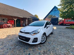 Bild des Angebotes Kia Rio 1,2 Dream Team / Klimaautomatik. PDC 1 Hand