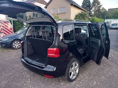 Bild des Angebotes VW Touran Life BMT*Automatik*7Si*Panorama*TÜV NEU!