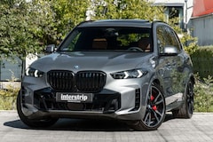 Bild des Angebotes BMW X5 50e M SPORT.LUFTF.PANO.DR.ASS.H/K.360.AHK.22"