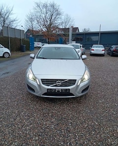 Bild des Angebotes Volvo V60 T3 Momentum.Klima.SHZ.AHK