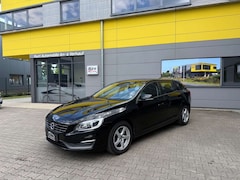 Bild des Angebotes Volvo V60 Kombi Business Edition AUTOMATIK/SCHIEBEDACH