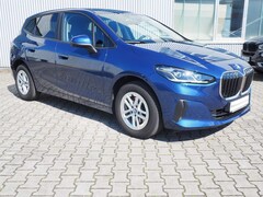 Bild des Angebotes BMW 220 i Active Tourer Aut.*DAProf*AHK*HUD*360°*Lenkhz