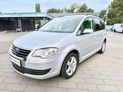Bild des Angebotes VW Touran Text lesen und Gehirn einschalten!