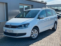 Bild des Angebotes VW Sharan Comfortlin 1HAND*AHK*NAV*R-KAM*7SITZ*StHz
