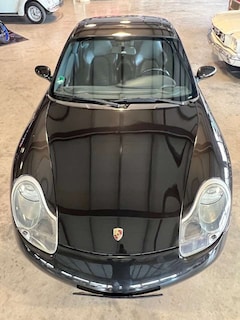 Porsche 996 Carrera 4, schwarz/schwarz, Xenon, Turboräder