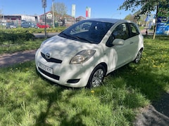Bild des Angebotes Toyota Yaris 1,0Ltr "Cool Edition" KLIMA/GRJ/ZV/ 95000km