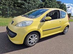 Bild des Angebotes Peugeot 107 107  3-Türer 70 Petit Filou. Tüv bei Kaufneu