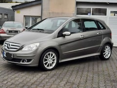 Bild des Angebotes Mercedes-Benz B 200 B-Klasse Scheckheft, Navi, Panorama guter Zustand