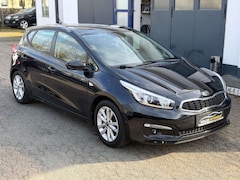 Bild des Angebotes Kia Ceed / cee'd Ceed 1.4 PDC / SHZ / LHZ / UNFALLFREI