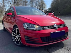 Bild des Angebotes VW Golf GTD Kraftpaket: flott und sparsam zugleich;184 Pferde in knallrot, 7,5 Sek, 228km/h, 1 (!)Halter,alle TÜV-Berichte liegen vor