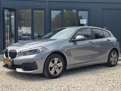 Bild des Angebotes BMW 118 i Advant.*CarPlay*elektr. Heckkl.*NAVI*LHZ*SH