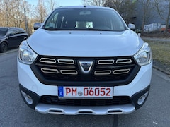 Bild des Angebotes Dacia Lodgy STEPWAY.,Navi,Kamera,AHK.,TUV.,…