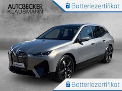 Bild des Angebotes BMW iX xDRIVE 40 SPORTPAKET LC PROF NAVI KAMERA LED HARMA