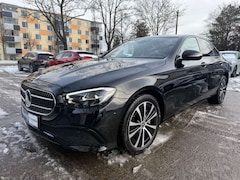 Bild des Angebotes Mercedes-Benz E 300 de Lim Avantg Kam~Night~Distr~Amb~Navi~Totw