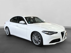Bild des Angebotes Alfa Romeo Giulia Super *Xenon*Keyless*SHZ*PDC*Temp*2.Hand