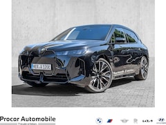 Bild des Angebotes BMW iX xDrive45 M Sport Pro 23" SkyLounge AHK 360° Soft C