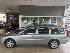 Bild des Angebotes Volvo V70 Kombi 2.4D Summum 136KW Leder Klima Xen. AHK