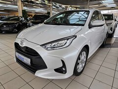 Bild des Angebotes Toyota Yaris 1.5 Team DK Sitzheizung Lenkradheizung Klimaautoma