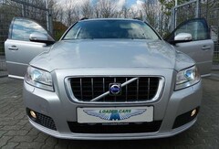 Bild des Angebotes Volvo V70 D5 PREMIUM-Sound/2.Hd /8 x Alufelgen + AHK / Navi