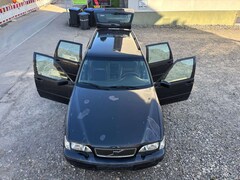 Bild des Angebotes Volvo V70 2.4**AUTOMATIK**KLIMA**SCHWARZ**LEDER**ZV**