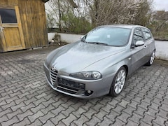 Alfa Romeo 147 147 1.6 TS Eco | Zahnriemen neu | Viele Neuteile