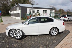 Bild des Angebotes BMW 325 DPF Aut. Edition Sport/2-Hand/Top Zustand.