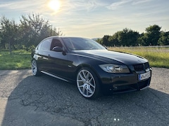 Bild des Angebotes BMW 330 BMW*330i*M-Auspuff*M-Ansaugung*Schalter*Carplay