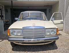 Bild des Angebotes Mercedes-Benz 230 W123
