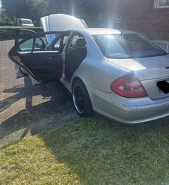 Bild des Angebotes Mercedes-Benz E 320 4Matic Automatik Classic