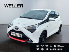 Bild des Angebotes Toyota Aygo x-play club *CarPlay*Kamera*LMF*BT*Colorglas*
