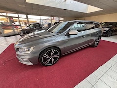 Bild des Angebotes Volvo V60 Kombi R-Design NAVI+XENON+LEDER+KAM+PDC+19"