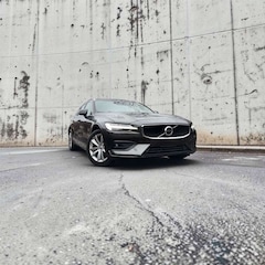 Bild des Angebotes Volvo V60 Kombi Momentum Pro LED PANO 1ERH KAM