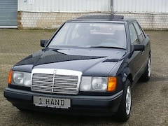 Bild des Angebotes Mercedes-Benz 230 E W124 Limo. E-SSD 1.Hand 100.000km Oldtimer