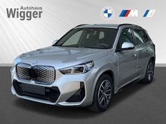 Bild des Angebotes BMW iX1 30/M Sportpaket/HUD/AD/AHK-klappbar