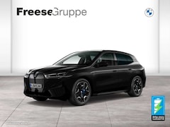 Bild des Angebotes BMW iX xDrive40 Sportpaket Head-Up HK HiFi DAB LED