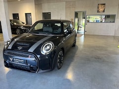 Bild des Angebotes MINI Cooper S Classic Trim Autom,LED,Navi,RFK,Teilled